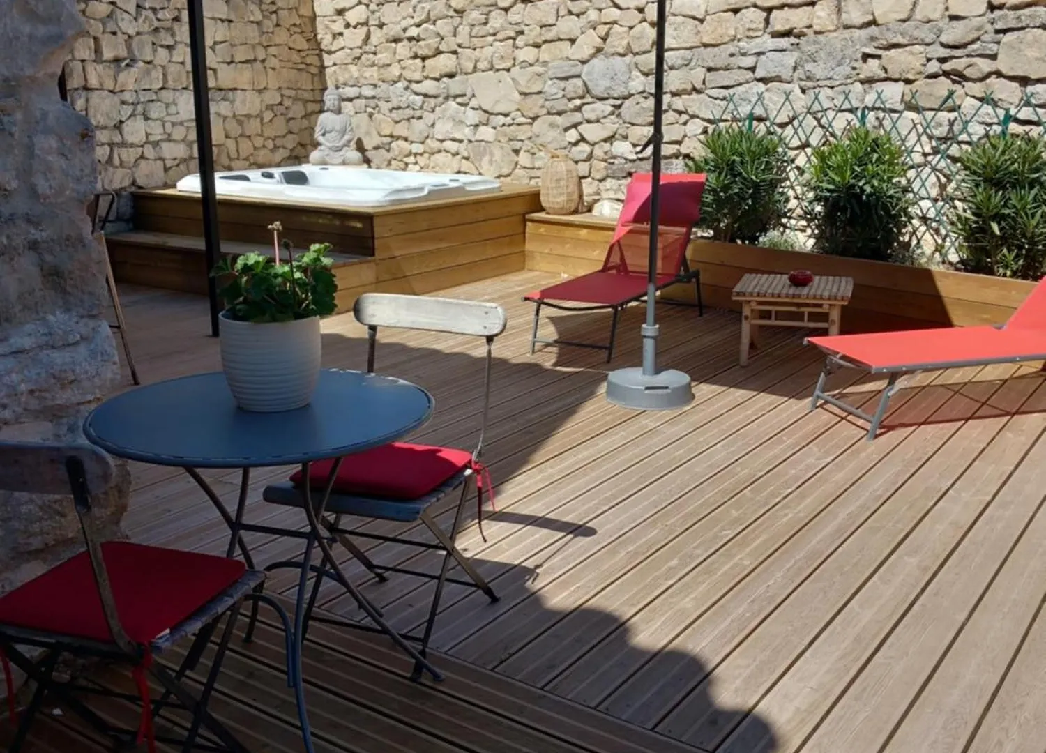 Chez Daniele Chambre Avec Jacuzzi Et Terrasse Privee Murs