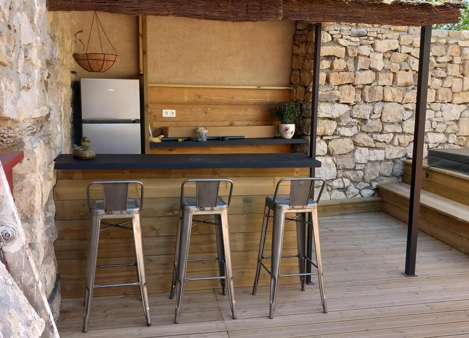 Chez Daniele Chambre Avec Jacuzzi Et Terrasse Privee Murs  0*, Murs (Vaucluse)